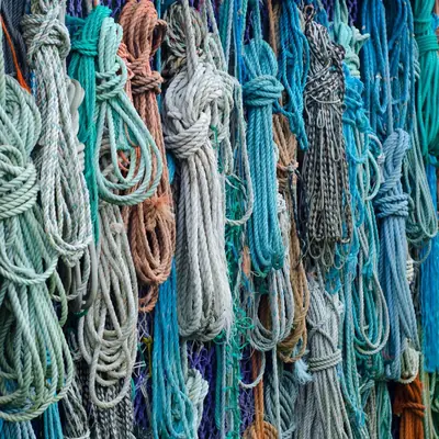 Gulungan tali tambang plastik berbagai warna